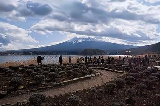 今日太阳对阵勇士首发：布克 比尔 格雷森-阿伦 杜兰特 努尔基奇